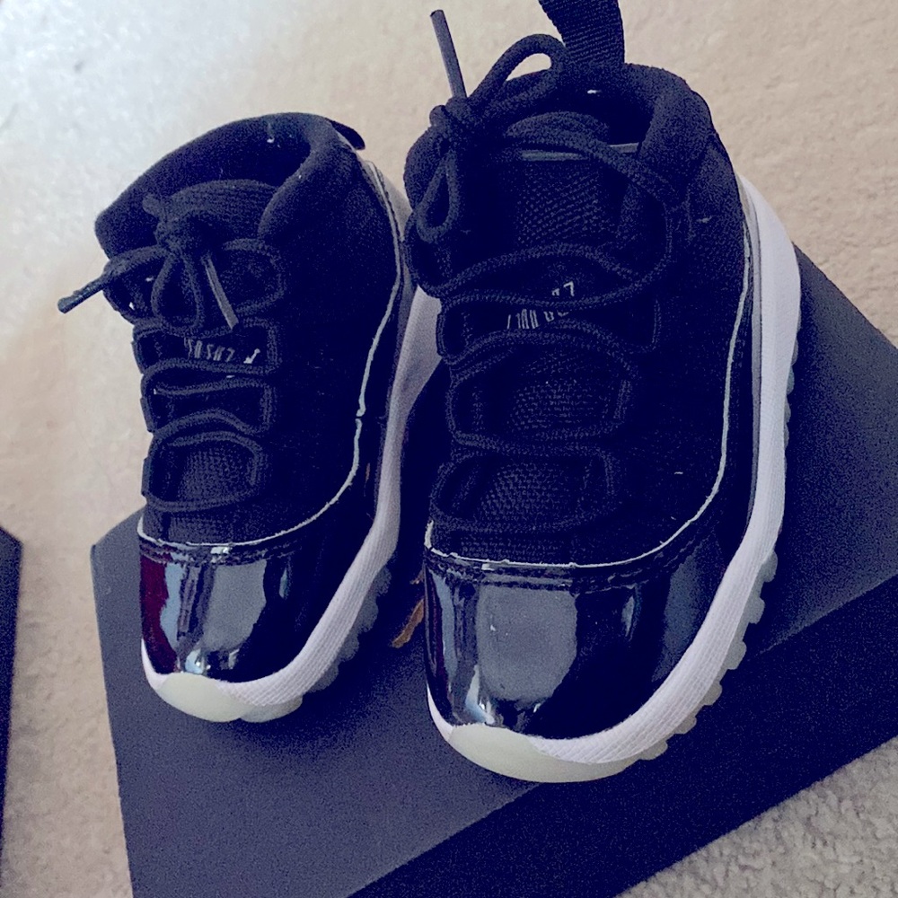 Toddler size 6c Retro 6 all black .